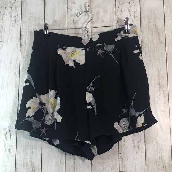 Francesca’s Collection Fiona Floral Shorts Large - Picture 1 of 10